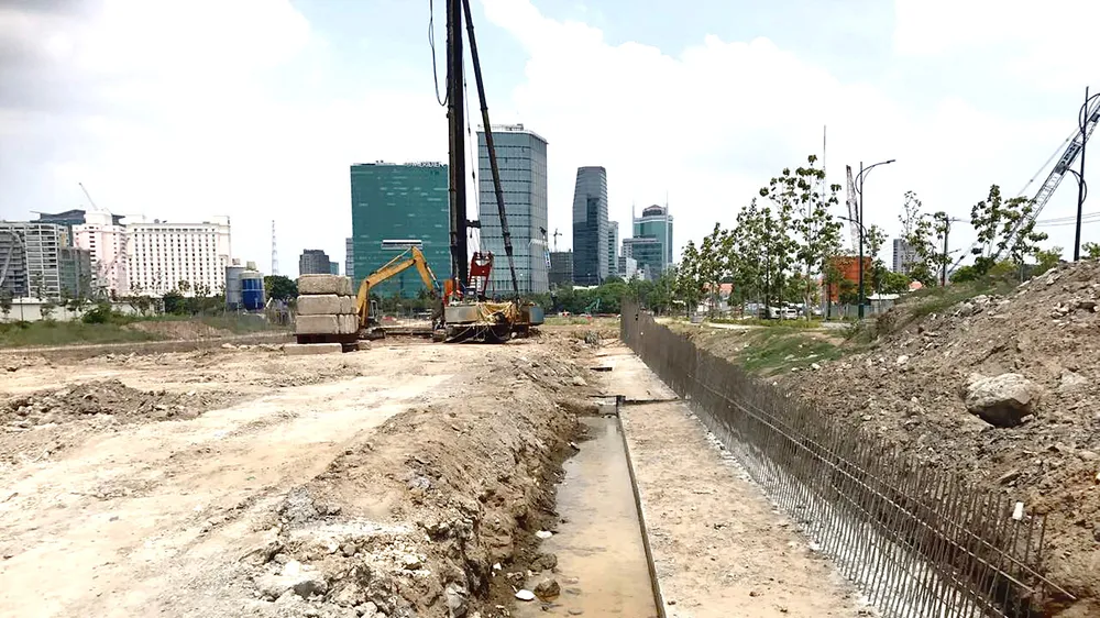 Khu vực đang được cò giới thiệu là dự án Sơn Kim Land để thu tiền cọc của khách. Ảnh: S.Đ