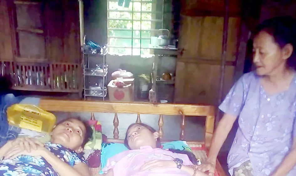 Mẹ già 80 tuổi nuôi con cháu bệnh liệt giường