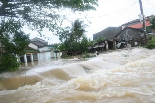 Lũ lại vào miền Trung 