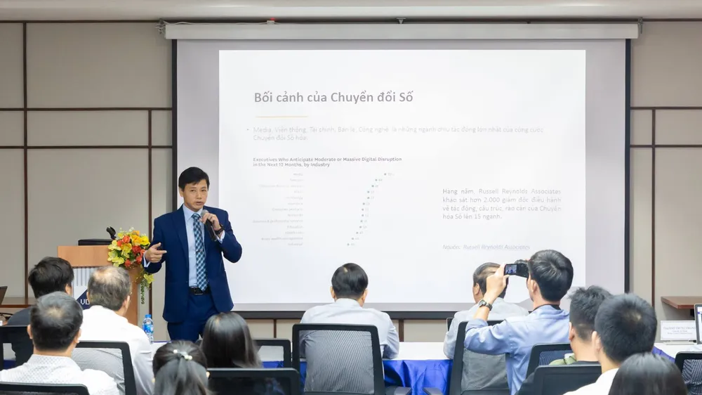 Quang cảnh buổi Hội thảo Chuyển đổi kinh tế số Việt Nam trong cách mạng công nghiệp (CMCN) 4.0