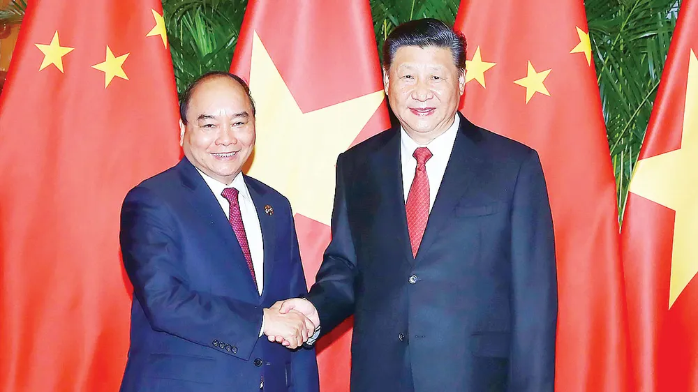 Thủ tướng Nguyễn Xuân Phúc gặp Tổng Bí thư, Chủ tịch Trung Quốc Tập Cận Bình tại Hội chợ nhập khẩu quốc tế Trung Quốc Ảnh: TTXVN
