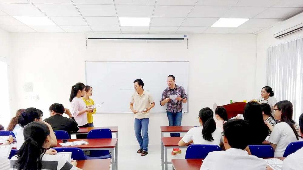 Giờ học tiếng Anh với giảng viên nước ngoài của sinh viên Trường ĐH Công nghiệp thực phẩm TPHCM