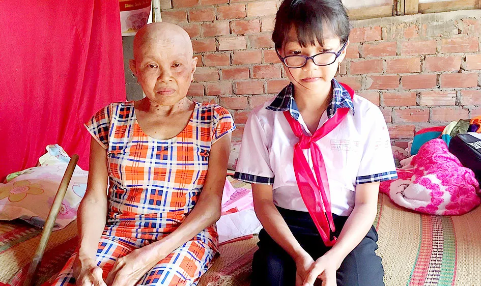 Dì cháu cùng bệnh tật, không tiền chữa trị