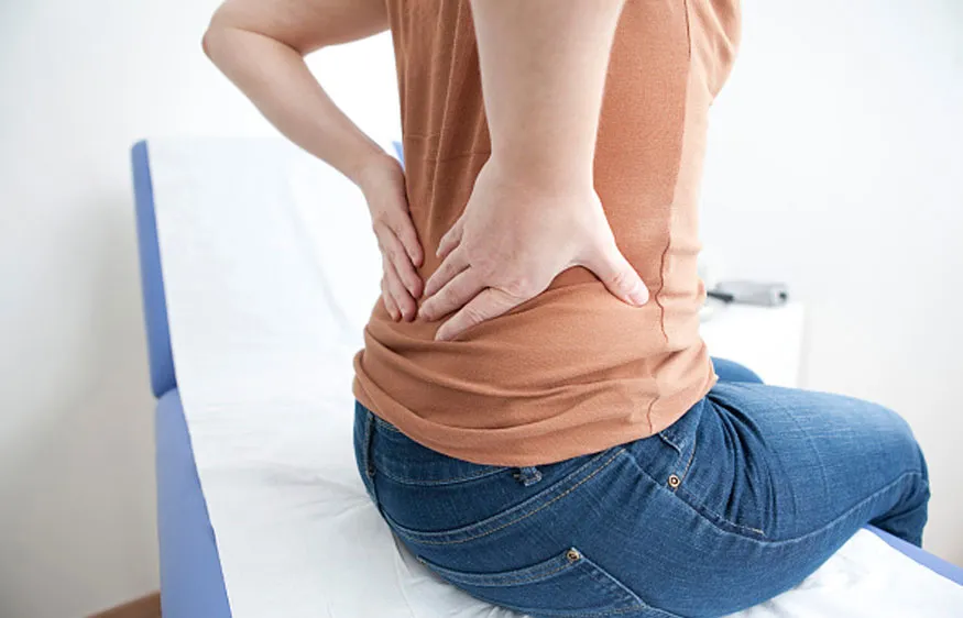 Đắp thuốc, nắn xương, bấm huyệt không chữa được thoát vị đĩa đệm