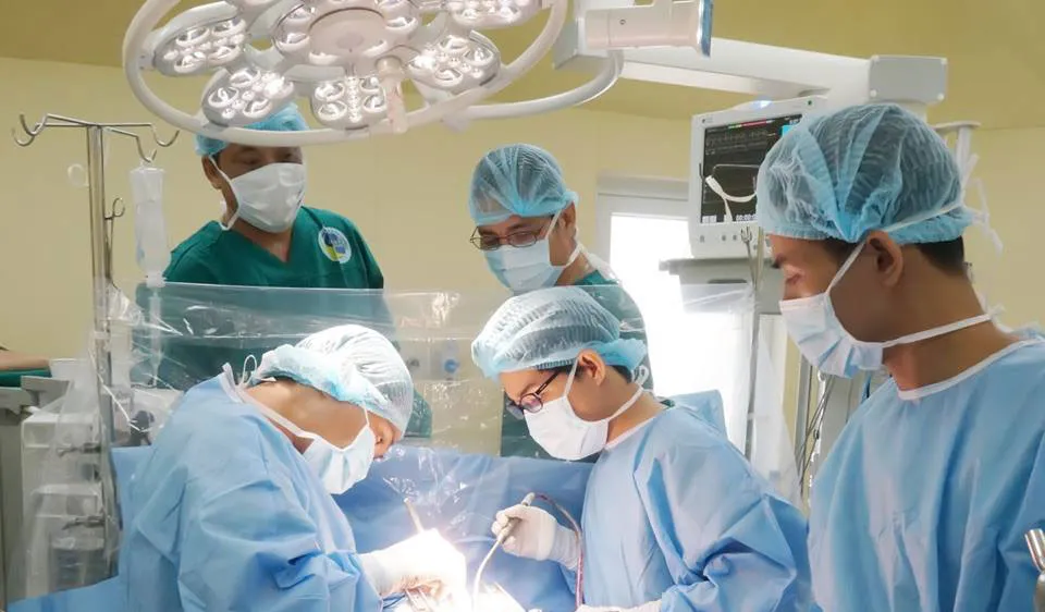 Cứu sống bệnh nhân bị cướp đâm thủng tim, gan