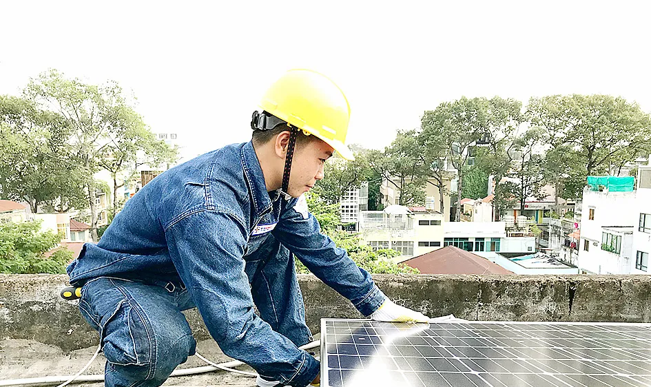Tặng hệ thống điện mặt trời cho trường dạy trẻ khiếm thị