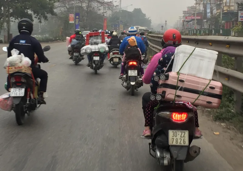 Nhộn nhịp về quê đón tết bằng xe máy