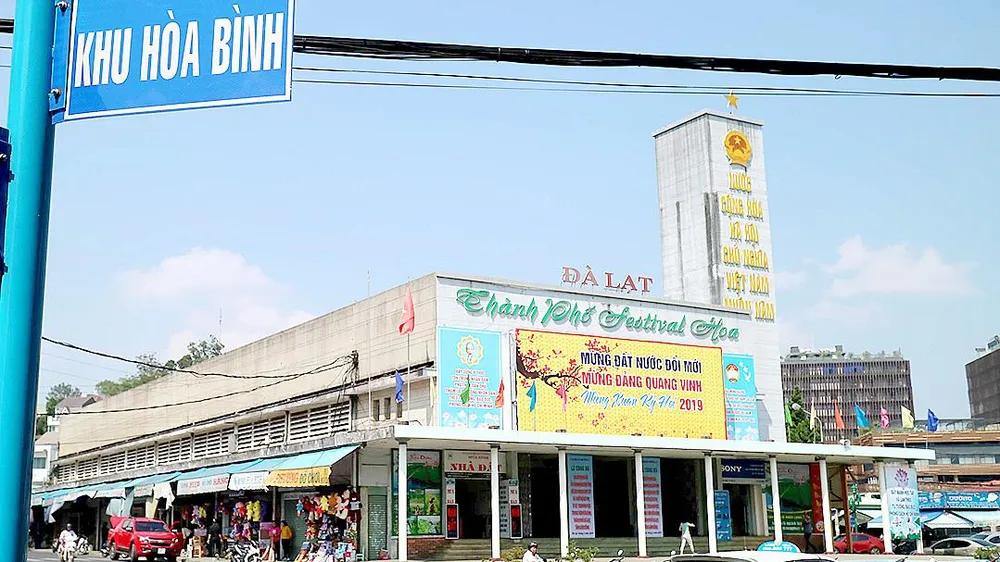 Rạp Hoà Bình sẽ bị phá bỏ để xây dựng trung tâm thương mại. Ảnh: ĐOÀN KIÊN