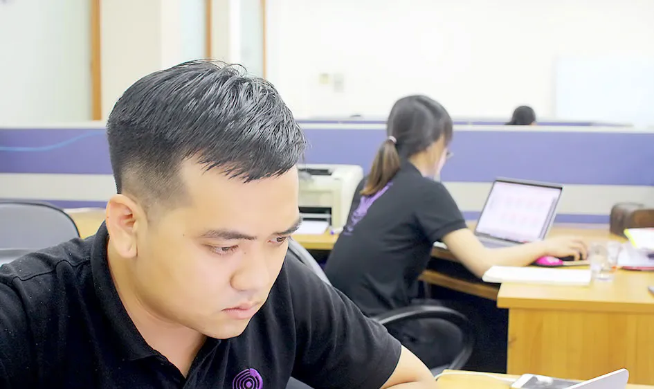 Nguyễn Xuân Bằng tại văn phòng làm việc