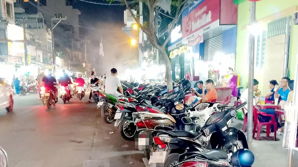 Phản ánh trực tuyến, vỉa hè vẫn bát nháo