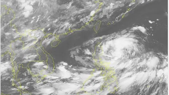 Xuất hiện rãnh áp thấp gây mưa lớn ở miền Trung