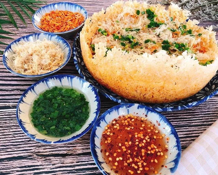 Cơm cháy chan mỡ hành