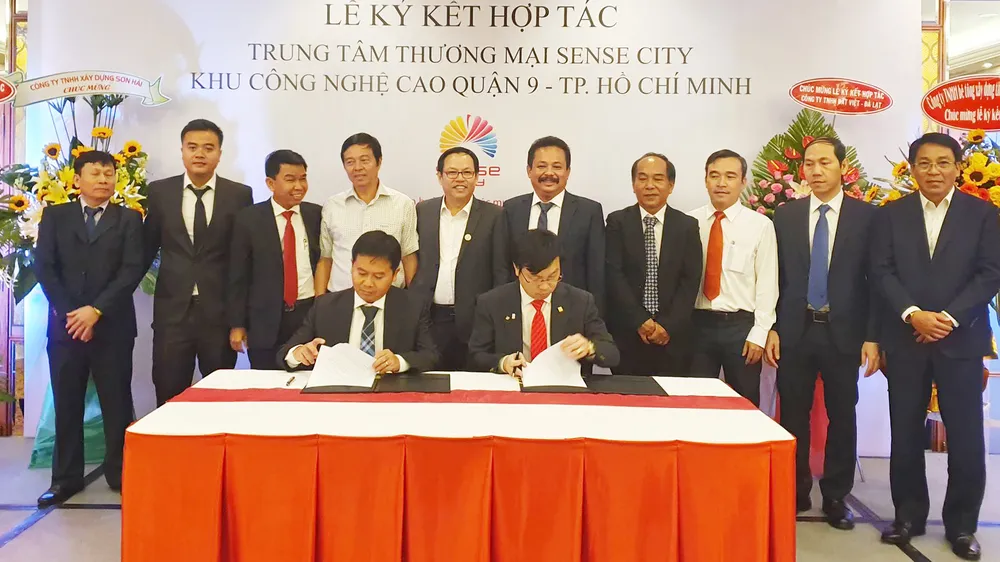 Công ty CP Đầu tư Đông Sài Gòn (DSG) và Liên hiệp HTX Thương mại TPHCM (Saigon Co.op) tiến hành ký kết phát triển Trung tâm thương mại Sense City tại Khu công nghệ cao Quận 9 TPHCM