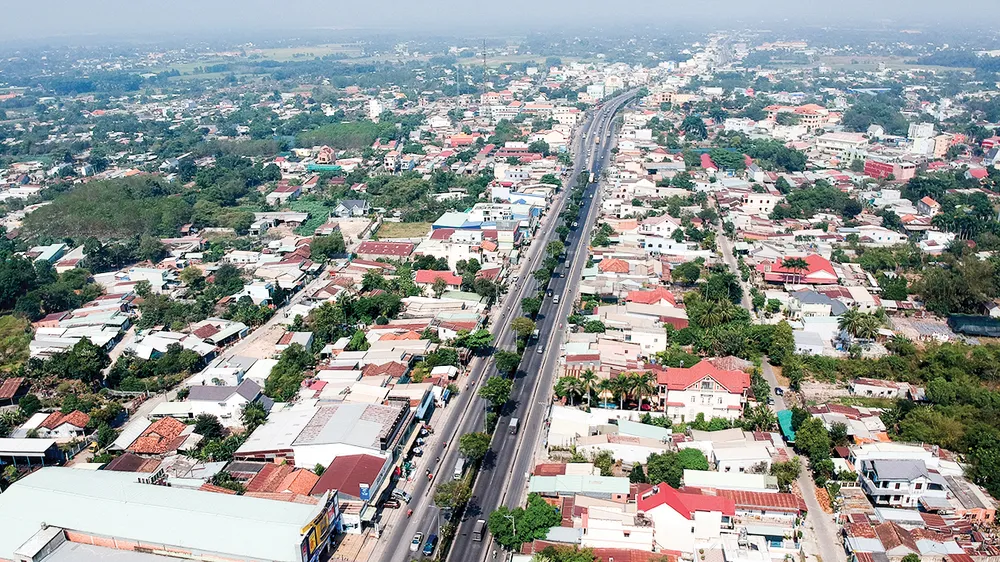 Quốc lộ 22 đoạn qua thị trấn Củ Chi, TPHCM. Ảnh: THÀNH TRÍ