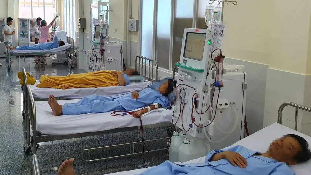 Bệnh nhân đang chạy thận nhân tạo tại Bệnh viện Quận 9