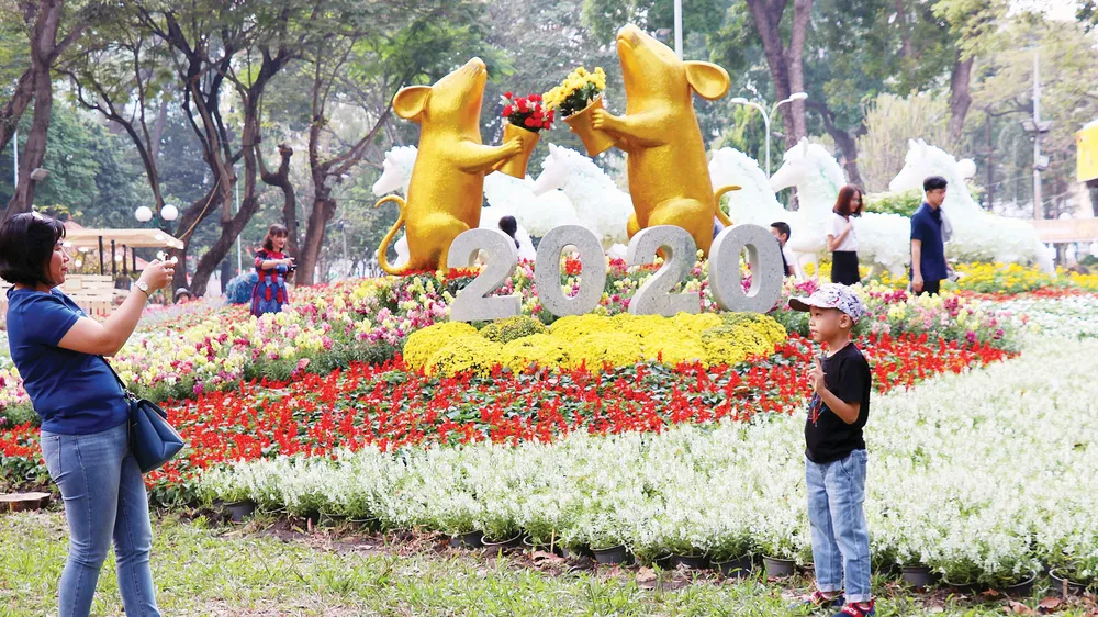 Tiểu cảnh chuột - linh vật của năm được thiết kế nổi bật tại Hội Hoa xuân TPHCM Canh Tý 2020