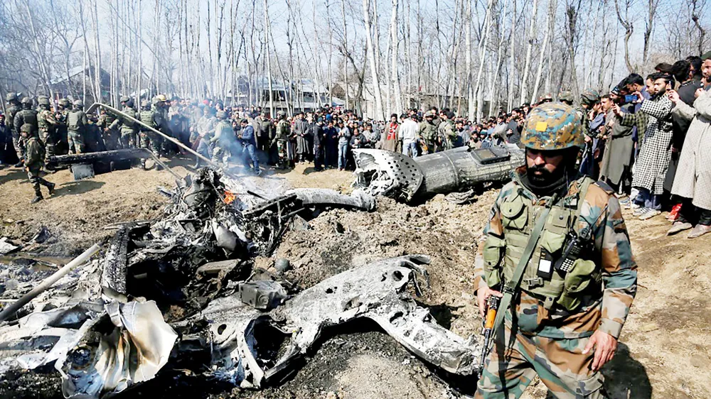 Máy bay Ấn Độ rơi ở Srinagar, Kashmir trong cuộc xung đột với Pakistan tháng 2-2019