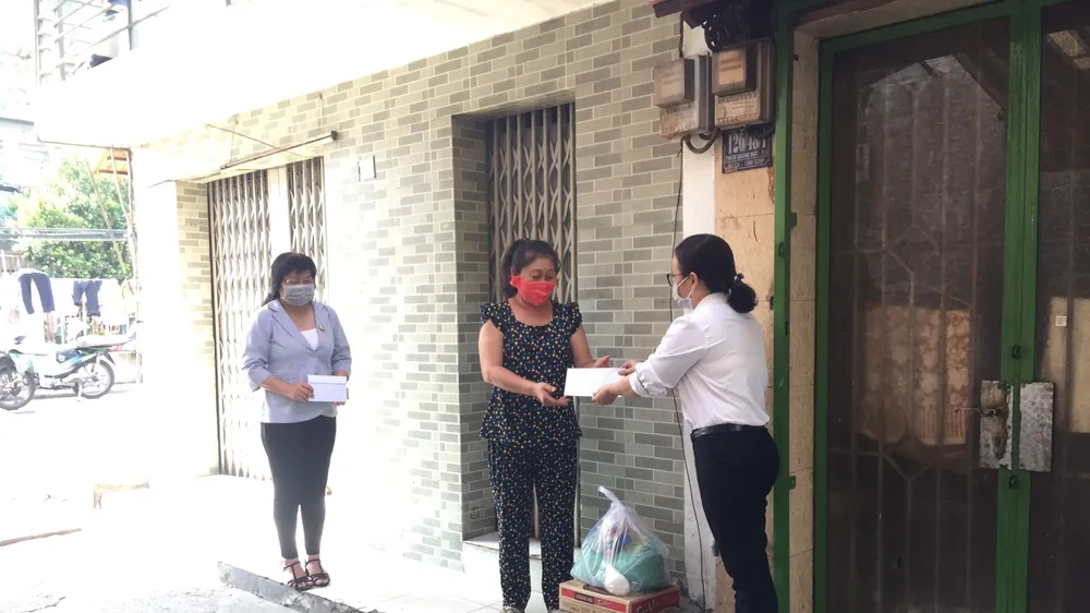 Thông tin tiếp nhận ủng hộ phòng chống dịch Covid-19 và hạn mặn xâm nhập (ngày 6-4)