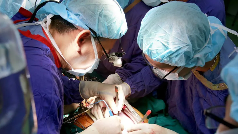 Cứu sống cụ bà có tim nằm bên phải bị rối loạn nhịp 