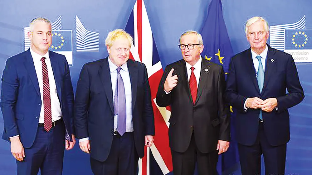 Thủ tướng Anh Boris Johnson (thứ 2 từ trái sang) tham dự hội nghị bàn về Brexit với giới chức EU vào cuối năm 2019