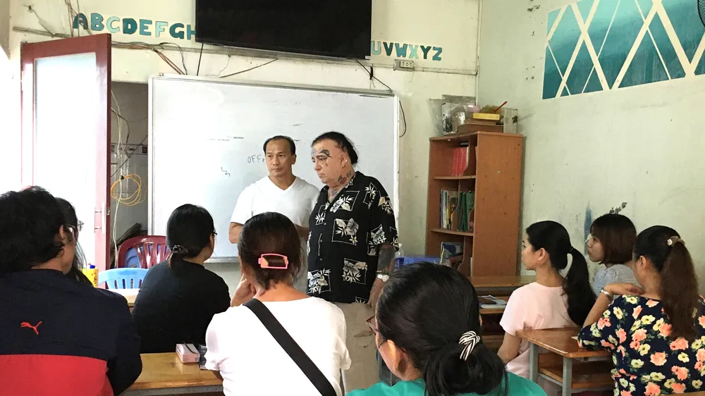 Một lớp học ngoại ngữ miễn phí tại chùa Lá