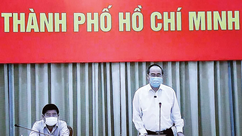 Bí thư Thành ủy TPHCM Nguyễn Thiện Nhân phát biểu tại cuộc họp trực tuyến. Ảnh: TTXVN