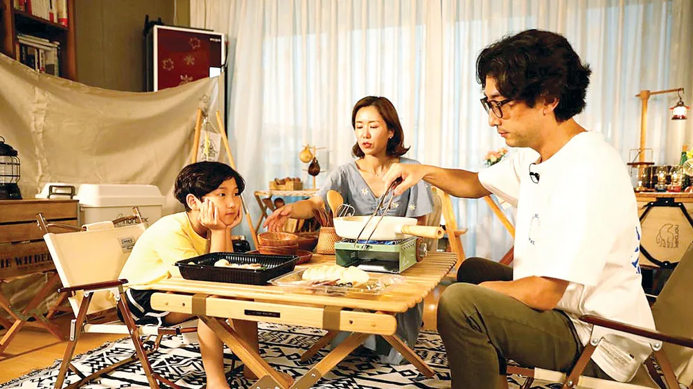 Gia đình anh Lee Seung-yoon chuyển căn hộ của mình thành nơi cắm trại dã ngoại
