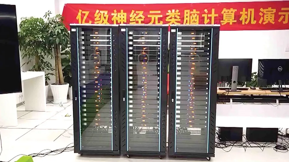 Các nhà khoa học thuộc Trường Đại học Chiết Giang và Phòng thí nghiệm Chiết Giang (Trung Quốc) đã phát triển thành công một máy tính hoạt động như bộ não với hơn 100 triệu tế bào thần kinh
