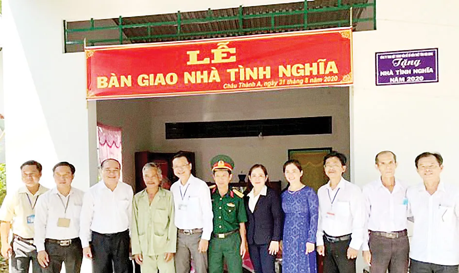 Công ty TNHH MTV Xổ số Kiến thiết Hậu Giang trao nhà tình thương cho hộ nghèo xã Tân Hòa, huyện Châu Thành A, Hậu Giang