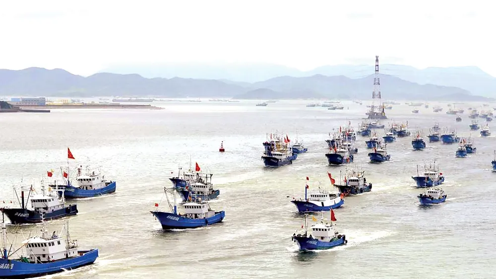 Tàu cá Trung Quốc tràn ra Biển Đông 
