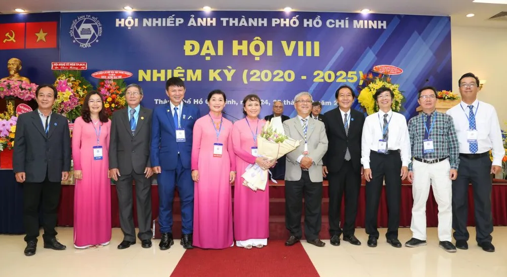 11 thành viên Ban Chấp hành nhiệm kỳ (2020-2025) ra mắt Đại hội. Nguồn: HOPA.VN