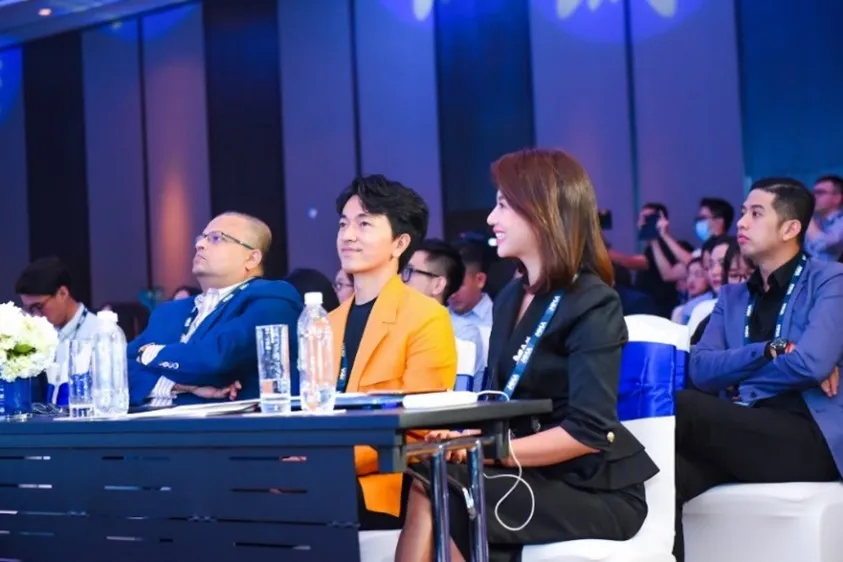 Khách mời tham gia tọa đàm