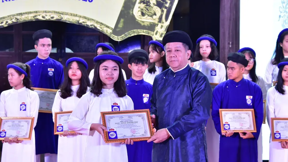 Thừa Thiên - Huế vinh danh 367 học sinh tại Quốc Tử Giám