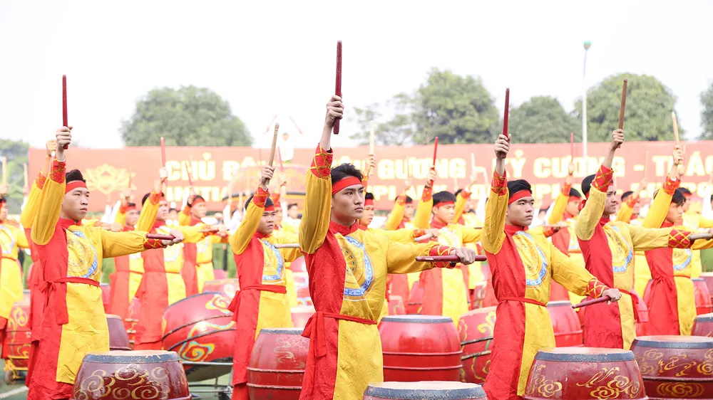 Sơ duyệt màn trình diễn trống hội trong chương trình Khát vọng - Tỏa sáng với sự tham gia của hàng trăm nghệ sĩ, diễn viên