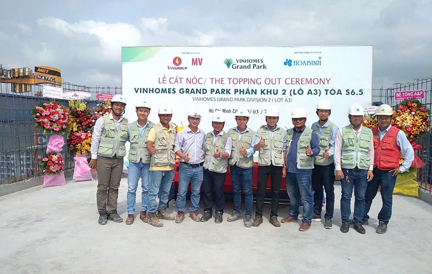 Cất nóc vượt tiến độ tòa S6.5 Vinhomes Grand Park