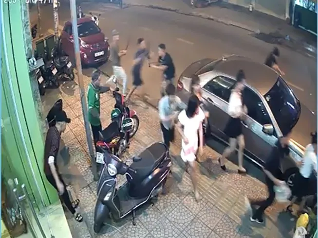 Đánh nhau sau khi hát karaoke, 2 người chết, 3 người bị thương