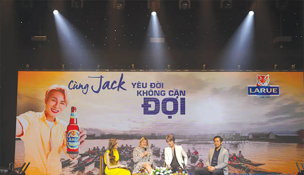 Jack là đại sứ thương hiệu đầu tiên của bia Larue