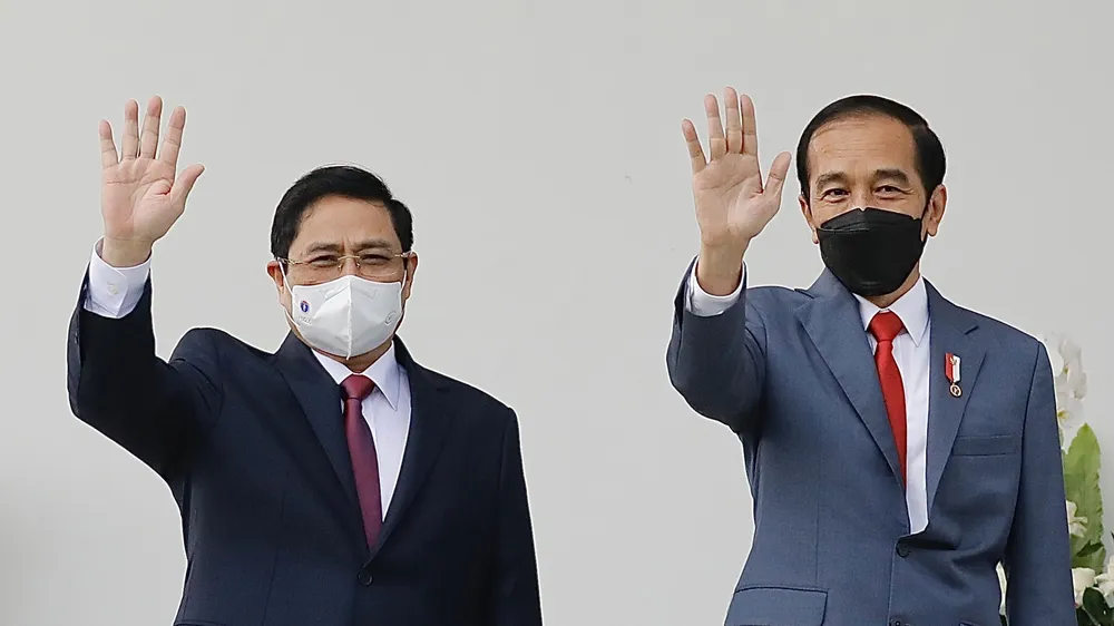 Thủ tướng Phạm Minh Chính đến chào xã giao Tổng thống Indonesia Joko Widodo, chiều 23-4. Ảnh: TTXVN
