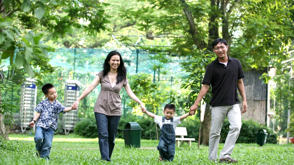 Gần gũi và chia sẻ cùng con trên bước đường trưởng thành Ảnh: QUÂN NAM