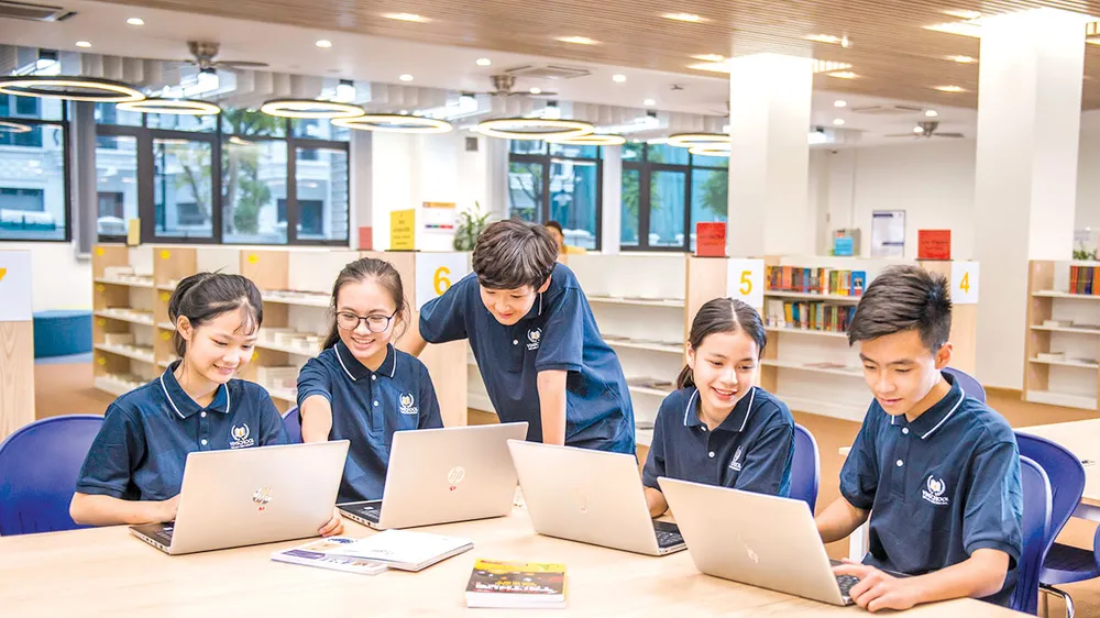 Với kênh học trực tuyến, học sinh còn được rèn luyện các kỹ năng như kỹ năng tự học, sử dụng công nghệ thông tin,… đồng thời, giao lưu, kết nối với bạn bè đến từ nhiều vùng miền khác nhau