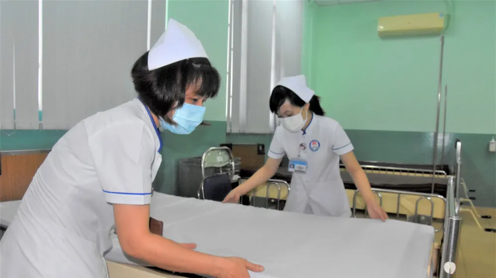  Sắp xếp lại giường bệnh tại Bệnh viện Phạm Ngọc Thạch để tiếp nhận và điều trị bệnh nhân mắc Covid-19