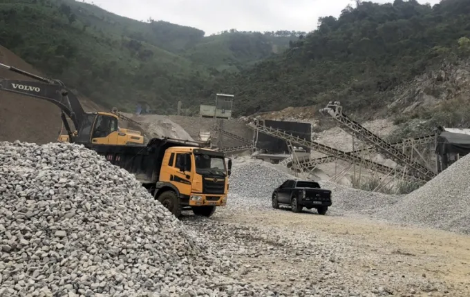 Khai thác đá vượt gần 100% công suất, doanh nghiệp bị phạt 700 triệu đồng
