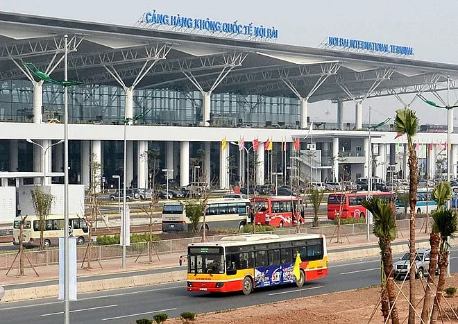 Tiếp tục thí điểm vận chuyển hành khách từ trung tâm đô thị đến sân bay bằng ô tô