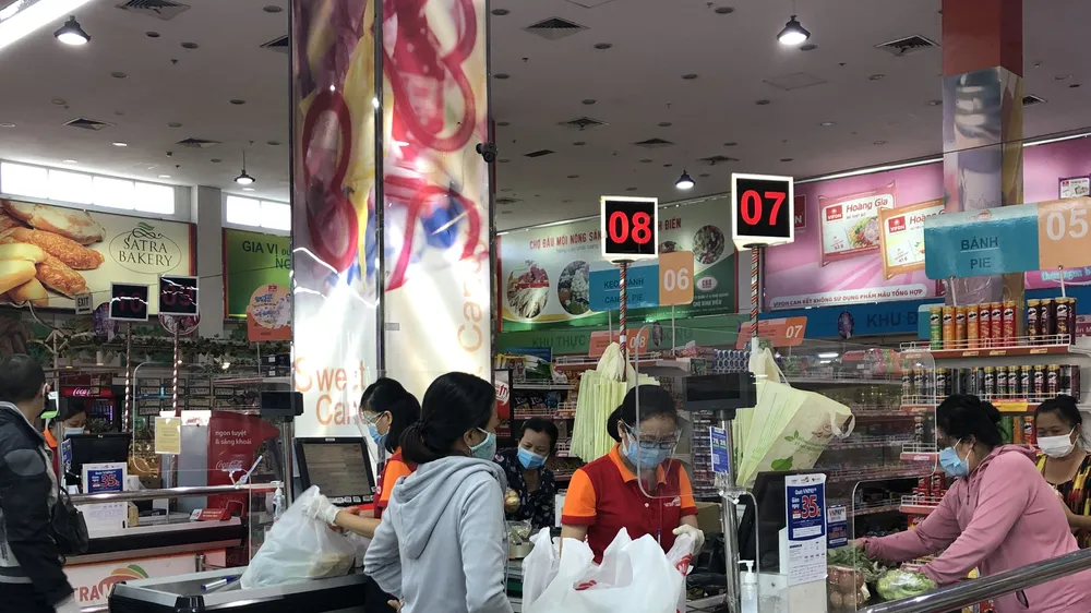 Khách mua sắm tại Satramart Siêu thị Phạm Hùng