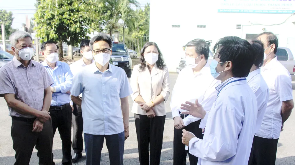 Đoàn công tác của Phó Thủ tướng Vũ Đức Đam kiểm tra công tác phòng chống dịch Covid-19 tại Bến Tre