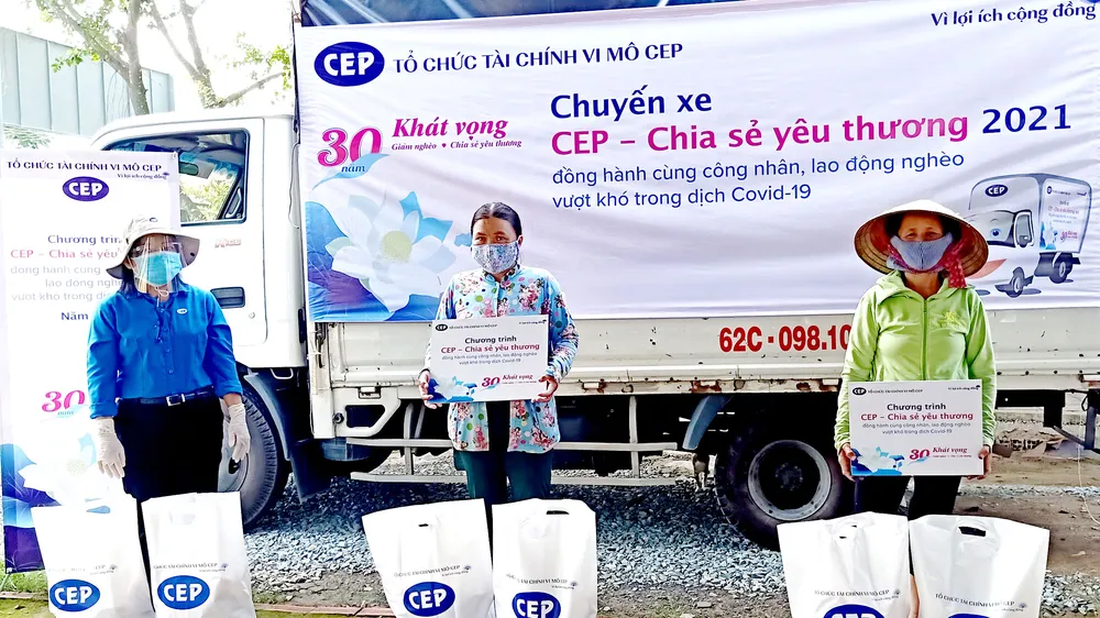 Giúp người nghèo vực dậy sau dịch bệnh