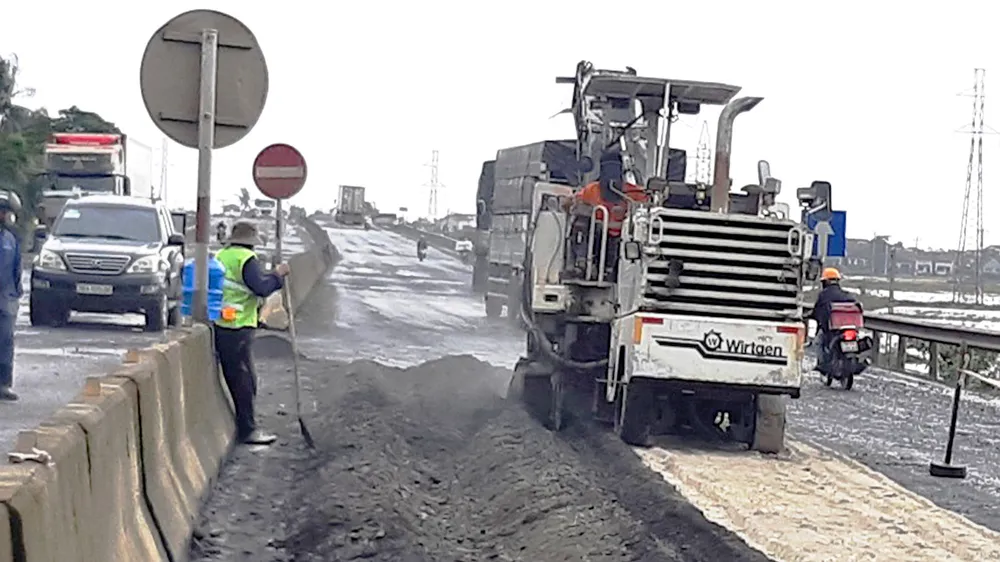 Tuyến quốc lộ 1A đoạn qua Bình Định, Phú Yên và Khánh Hòa bị hư hỏng nặng nề
