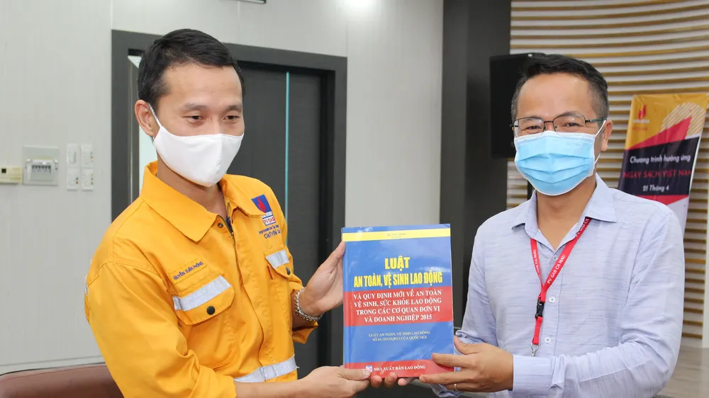 Sách cũng là phần thưởng cho các cuộc thi nội bộ KCM
