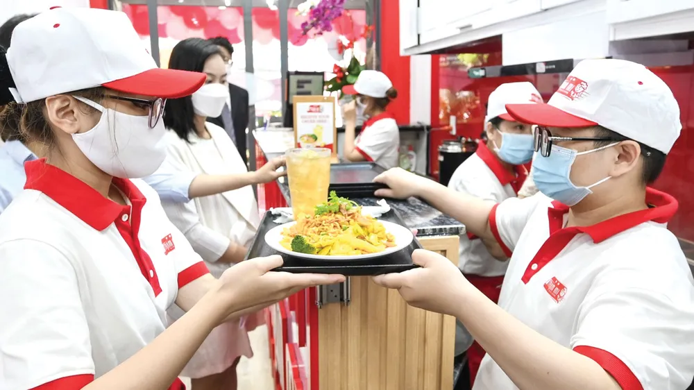 Ra mắt cửa hàng Trạm Mì Acecook đầu tiên ở TPHCM 