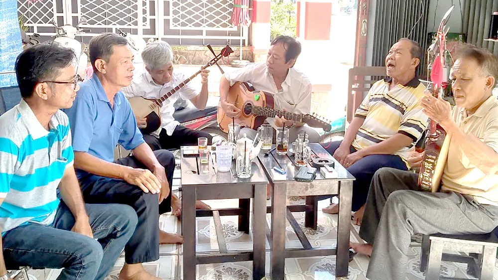 Sinh hoạt đờn ca tài tử tại nhà chú Trần Văn Biển, TP Cao Lãnh, tỉnh Đồng Tháp